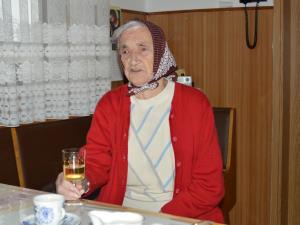 Najstarejša občanka Olga Repenšek vesela obiska 6